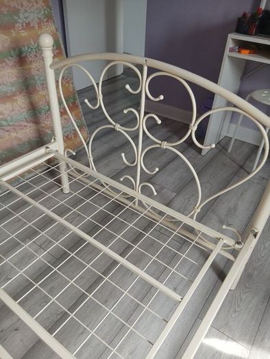 single metal bed frame