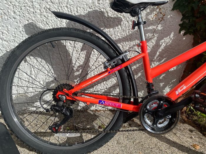 Girls Mountain Bike 24 inches Great Condition
