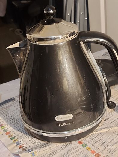DeLonghi micalite Electric Kettle, Model KBOM3001.BK, in excellent condition and working perfect