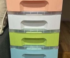 Pastel tower unit with wheels