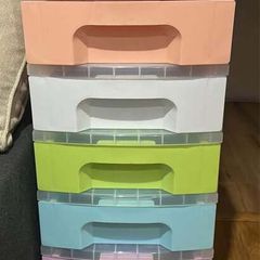 Pastel tower unit with wheels