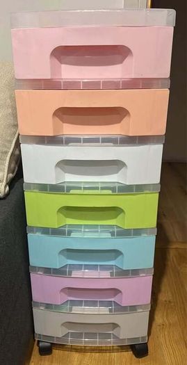 Pastel tower unit with wheels