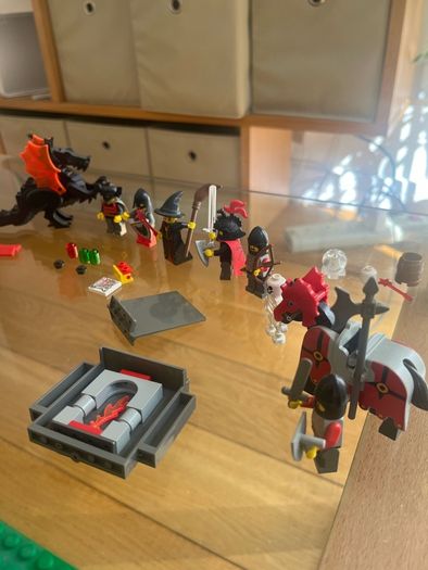 (Ultra Rare) Lego 6097 Night Lord's Castle - Complete Original Set