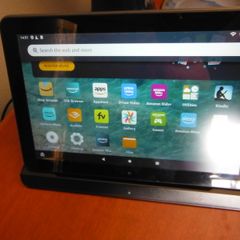 Amazon Fire Kindle Hd Plus 8" Hd  32 Gb  tablet & charging Dock