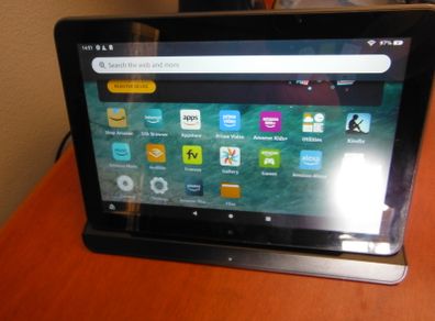 Amazon Fire Kindle Hd Plus 8" Hd  32 Gb  tablet & wireless charging Dock