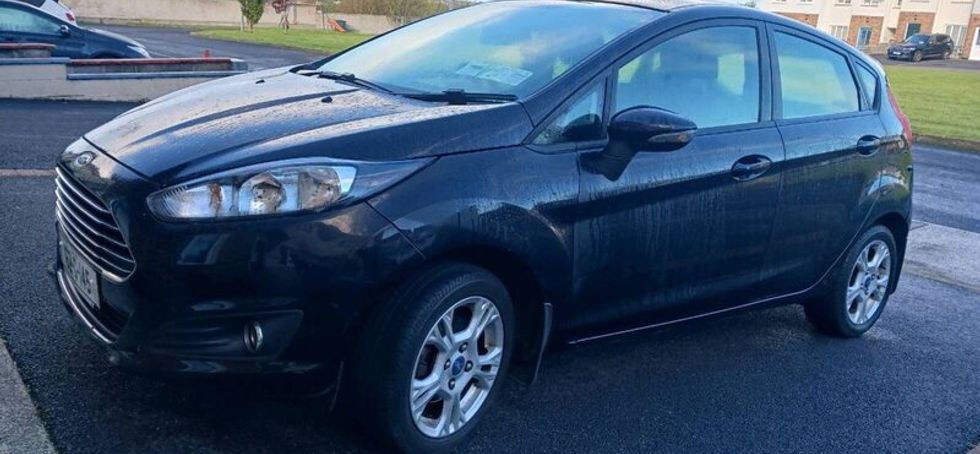 2016 (162)ford fiesta black