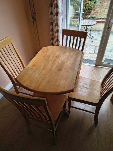 Kitchen table and 4 chairs