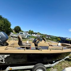 Angler Fishing Boat | 2020 Yamaha 50HP | Only 100 Hours | Trailer