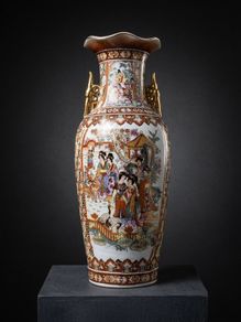 Large Vintage Mid 20th Century Chinese Decorative Vase