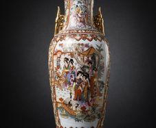 Large Vintage Mid 20th Century Chinese Decorative Vase