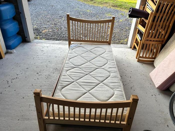 Single bed frame and 2 single mattresses