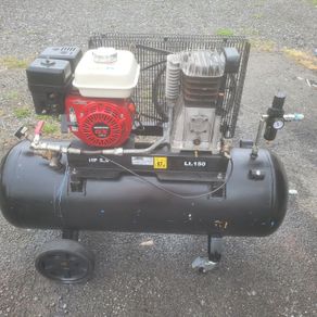 Petrol air compressor