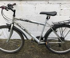 Gents bike has really good brakes tyres and has mudguards and goods carrier on the back 70 euros