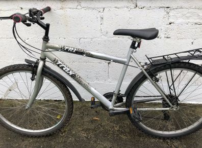Gents bike has really good brakes tyres and has mudguards and goods carrier on the back 70 euros