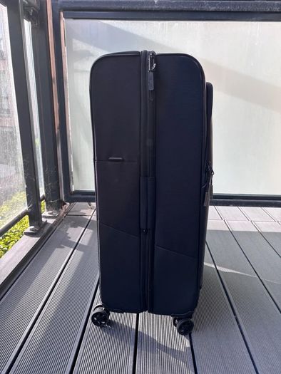 Large suitcase Samsonite Biz2Go Large Spinner Black. Like New.