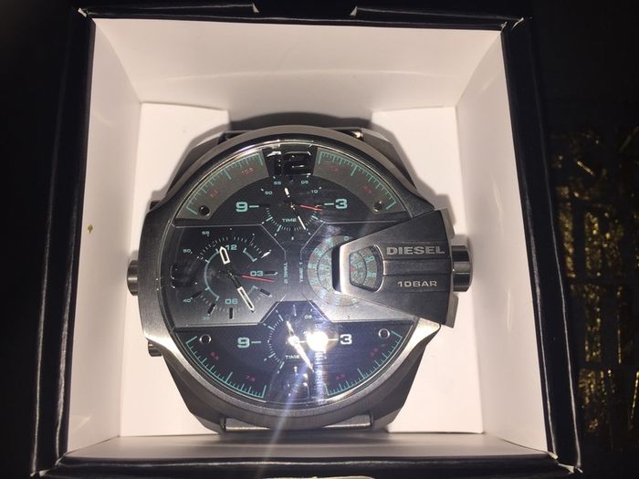Diesel Uber Chief Gunmetal Watch broken