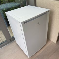 Under counter fridge