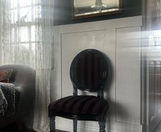 Antique style chair