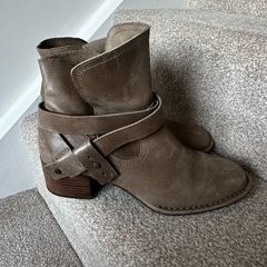 UGG Elora Leather Ankle Boots UK7