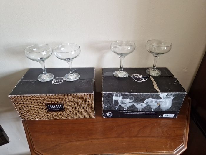 champagne glasses