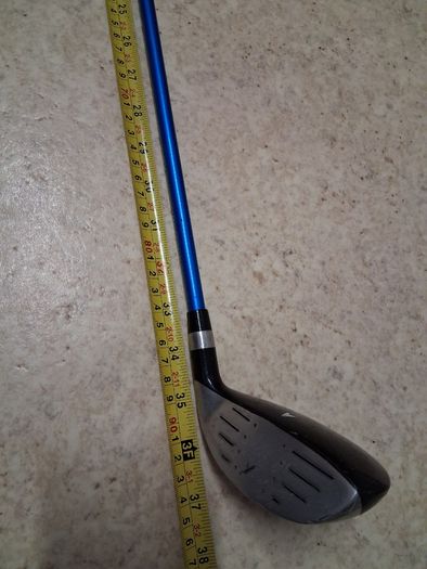 Golf clubs. Junior Set Of Left Handed MacGregor Golf Clubs For 9 To 12 Year Old. Collect In Dublin Or Receive Via Post.