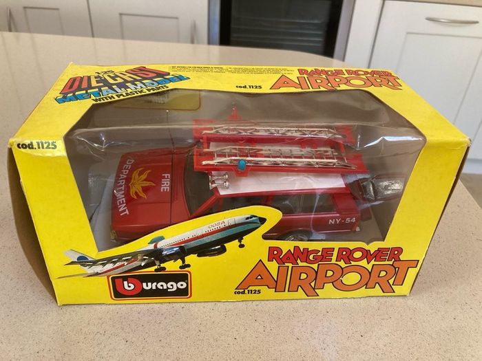 Range Rover NY airport Fire Department 1/24 rare Burago