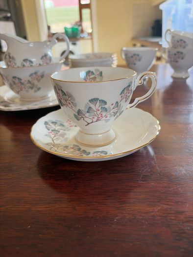 Vintage Tuscan Juniper 15 piece tea set