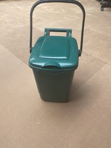 Bin with lockable lid (New)