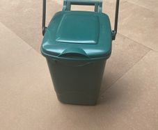 Bin with lockable lid (New)