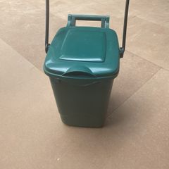 Bin with lockable lid (New)
