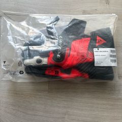 Dainese Carbon 4 long gloves.