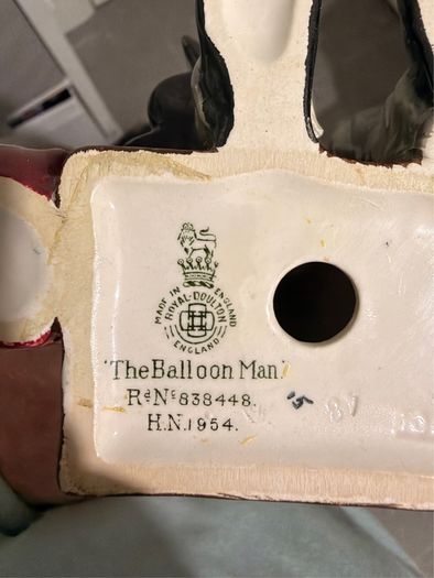 Royal Doulton Porcelain Figurine - Ballon Man HN 1954