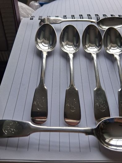12 X John Round Fiddle Pattern Sterling Silver Teaspoons Plus Tongs (275 grams)