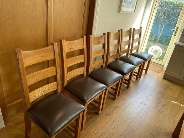Extendable Oak Dining table and Chairs