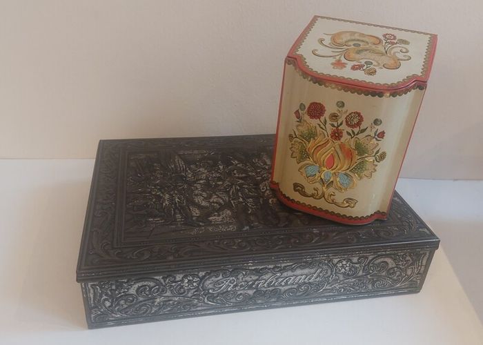 Fabulous Rembrandt's The Night Watch Vintage Hinged Biscuit Tin with a Raised Relief Reproduction of the Famous Painting, Attributed to the Victoria Biscuit Company of Holland