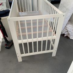 baby cot