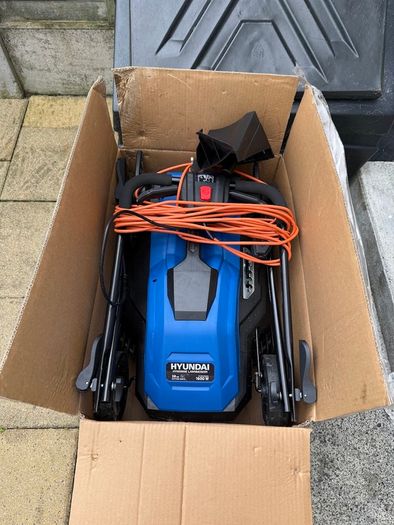 Hyundai 38cm 1600W Electric Lawnmower