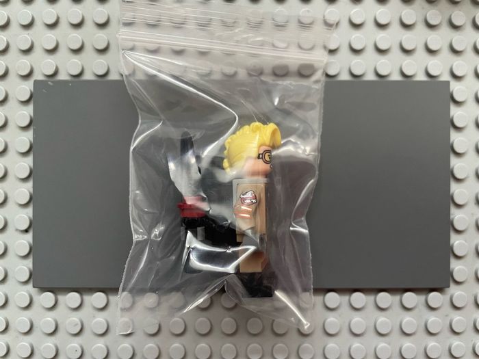 lego ghostbusters gb017 Jillian Holtzmann minifigure- Proton Pack