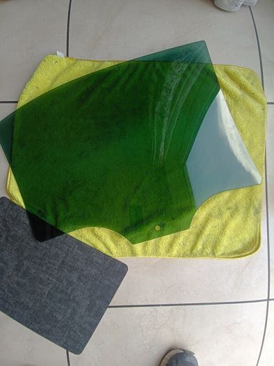 Skoda Superb rear Window Glass (pair)