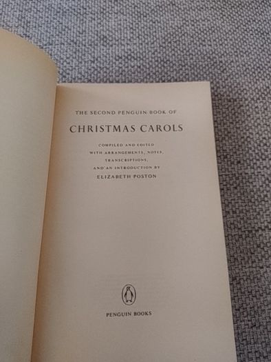 The Second Penguin Book of Christmas Carols 1977 in good condition FREE STANDARD POSTAGE INCLUDED