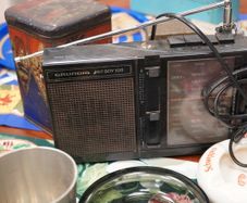 Compact Vintage 3-Band Portable Working Radio