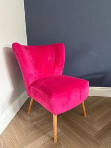 Slipper Armchair pink soft velvet - armless. Elegant and cute! Size H72xW64 legs high are 24 com