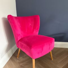 Slipper Armchair pink soft velvet - armless. Elegant and cute! Size H72xW64 legs high are 24 com