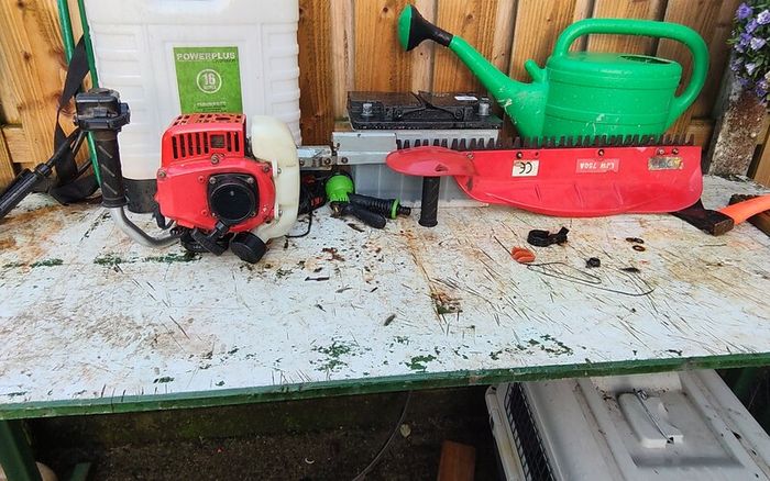 hedge clippers