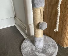small scratching post