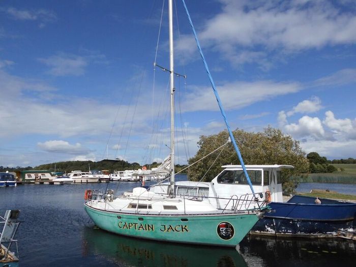 Yacht. 30ft. Sailing/Cruising. No trailer.