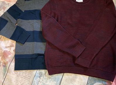 Pair of mens sweaters - size large