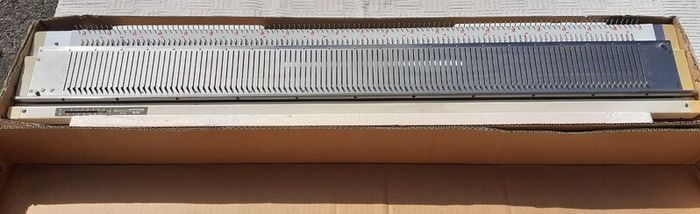 Chunky Electronic Knitting machine