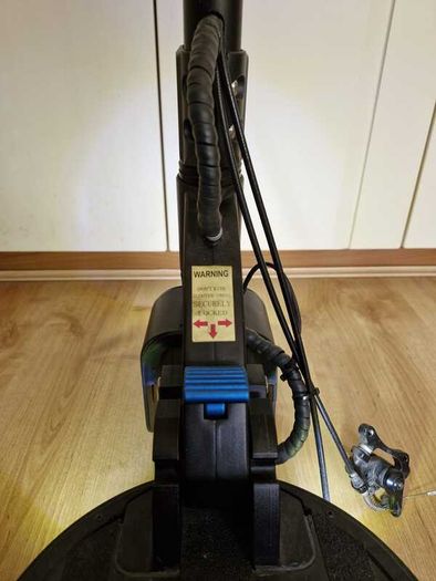 Apollo Explore V1 (1000W) - Needs brake service & tube