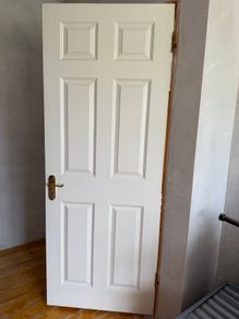6 Matching Internal Doors 20e each or 110e for the lot. OFFERS WELCOME